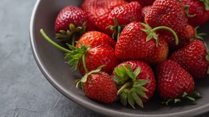 Preview wallpaper strawberry, berries, fruit, red, bowl