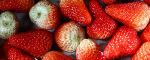 Preview wallpaper strawberry, berries, fruit, red
