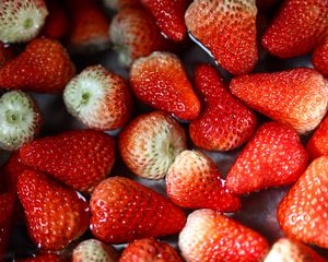 Preview wallpaper strawberry, berries, fruit, red