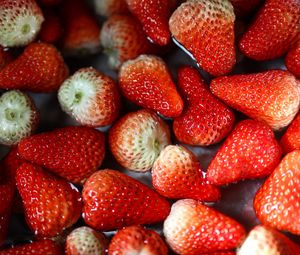 Preview wallpaper strawberry, berries, fruit, red