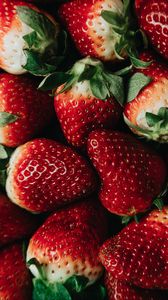 Preview wallpaper strawberry, berries, fruit, red, macro