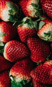 Preview wallpaper strawberry, berries, fruit, red, macro