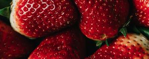 Preview wallpaper strawberry, berries, fruit, red, macro