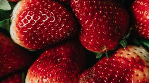 Preview wallpaper strawberry, berries, fruit, red, macro