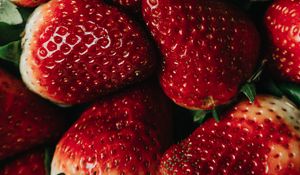 Preview wallpaper strawberry, berries, fruit, red, macro