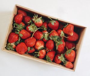 Preview wallpaper strawberry, berries, fruit, box, red