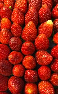 Preview wallpaper strawberry, berries, fruit, juicy, ripe, red