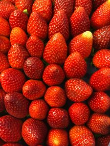 Preview wallpaper strawberry, berries, fruit, juicy, ripe, red