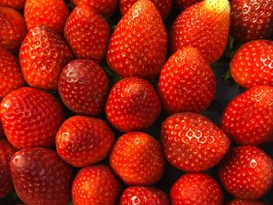 Preview wallpaper strawberry, berries, fruit, juicy, ripe, red