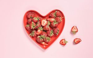 Preview wallpaper strawberry, berries, fruit, heart, red