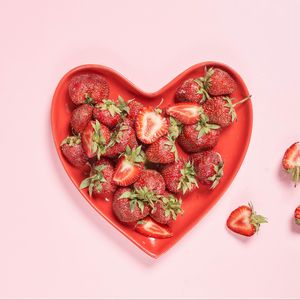 Preview wallpaper strawberry, berries, fruit, heart, red