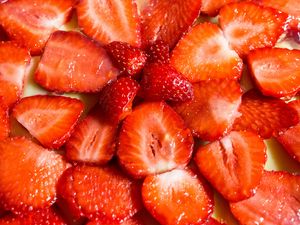 Preview wallpaper strawberry, berries, fruit, ripe, red