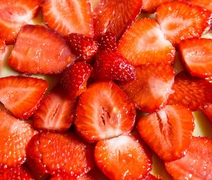 Preview wallpaper strawberry, berries, fruit, ripe, red