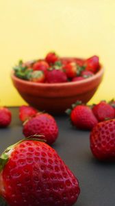 Preview wallpaper strawberry, berries, fruit, bowl, fresh