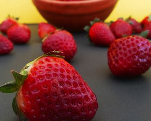 Preview wallpaper strawberry, berries, fruit, bowl, fresh