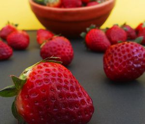 Preview wallpaper strawberry, berries, fruit, bowl, fresh