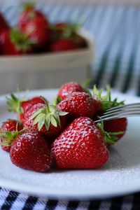 Preview wallpaper strawberry, berries, plate, fork