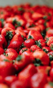 Preview wallpaper strawberry, berries, red, ripe, juicy
