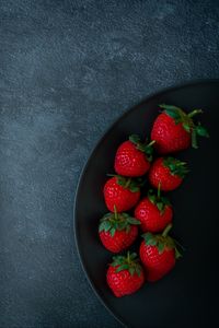 Preview wallpaper strawberry, berries, red, plate