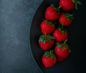 Preview wallpaper strawberry, berries, red, plate