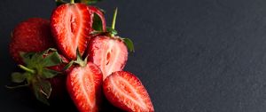 Preview wallpaper strawberry, berries, red, juicy, fresh