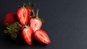 Preview wallpaper strawberry, berries, red, juicy, fresh