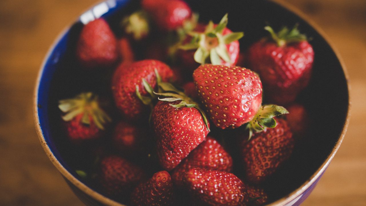 Wallpaper strawberry, berries, red, ripe, bowl