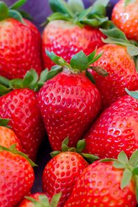 Preview wallpaper strawberry, berries, red, ripe, macro