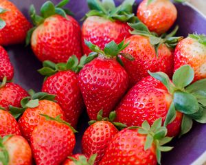 Preview wallpaper strawberry, berries, red, ripe, macro