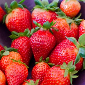Preview wallpaper strawberry, berries, red, ripe, macro