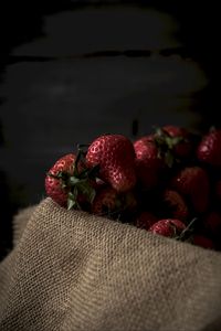 Preview wallpaper strawberry, berries, ripe, cloth