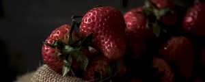 Preview wallpaper strawberry, berries, ripe, cloth