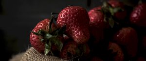 Preview wallpaper strawberry, berries, ripe, cloth