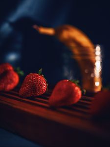 Preview wallpaper strawberry, berries, ripe, red, juicy