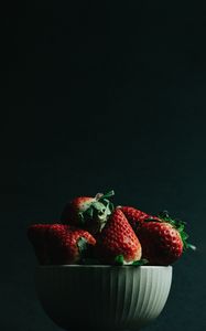 Preview wallpaper strawberry, berries, ripe, red, bowl