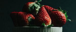 Preview wallpaper strawberry, berries, ripe, red, bowl