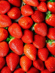 Preview wallpaper strawberry, berries, ripe, red