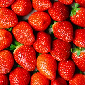 Preview wallpaper strawberry, berries, ripe, red