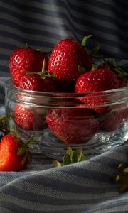 Preview wallpaper strawberry, berries, ripe, red, bowl, summer