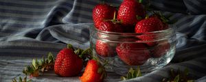 Preview wallpaper strawberry, berries, ripe, red, bowl, summer