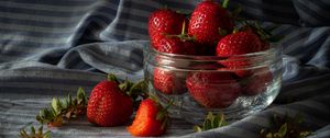 Preview wallpaper strawberry, berries, ripe, red, bowl, summer