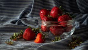 Preview wallpaper strawberry, berries, ripe, red, bowl, summer