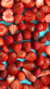Preview wallpaper strawberry, berries, slices, red