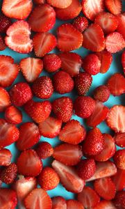 Preview wallpaper strawberry, berries, slices, red