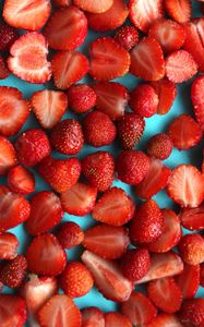 Preview wallpaper strawberry, berries, slices, red