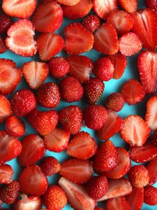 Preview wallpaper strawberry, berries, slices, red