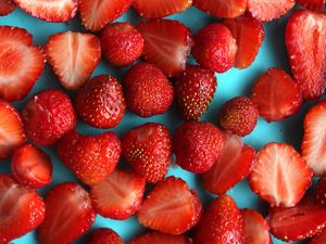 Preview wallpaper strawberry, berries, slices, red