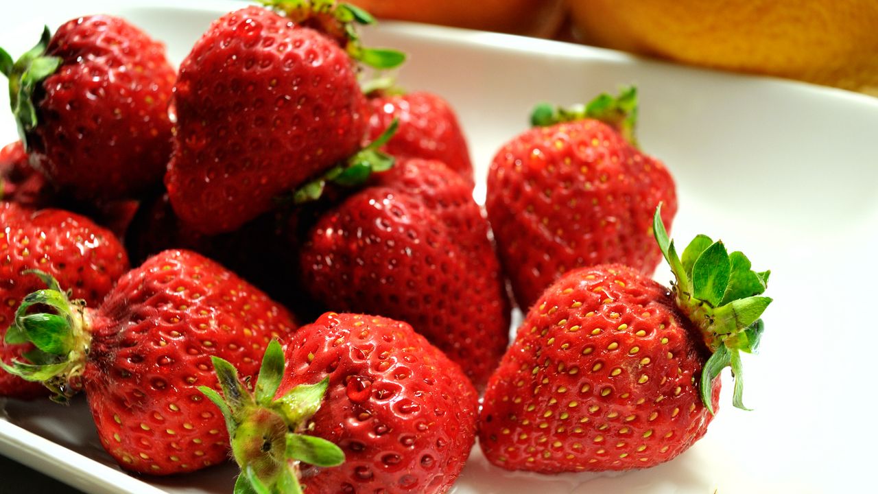 Wallpaper strawberry, berries, summer, red, plate