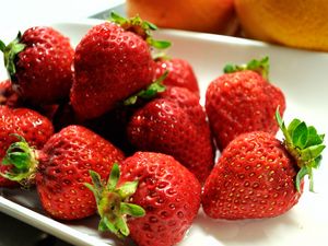 Preview wallpaper strawberry, berries, summer, red, plate