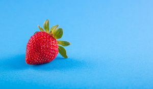 Preview wallpaper strawberry, berry, blue background